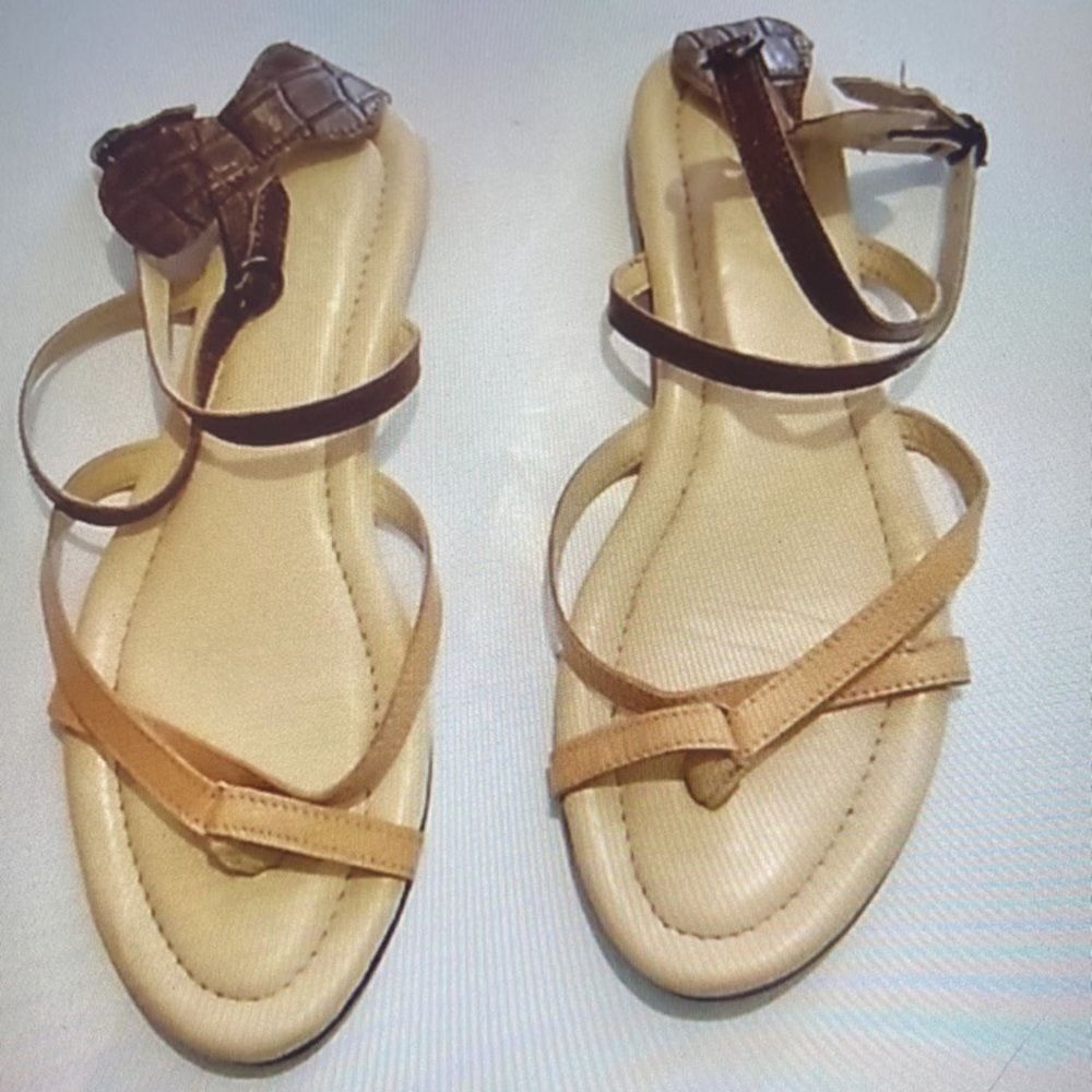 Green Casuals Chic Tan and Brown Women's Sandals Size Appropriate 6.5
